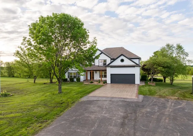 Photo 2 of Single family home for sale at 18200 E 191st Street, Pleasant Hill, MO 64080 | MLS# 2617799 | Listing updated on 2026-09-15