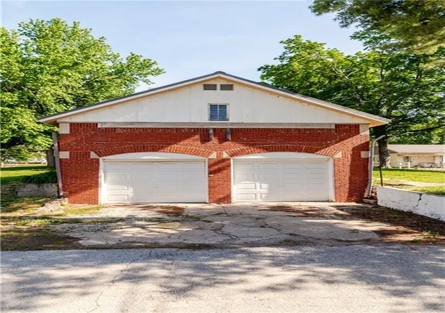Photo 3 of Single family home for sale at 1120 Kansas Ave, Atchison, KS 66002 | MLS# 2617915 | Listing updated on 2026-09-26