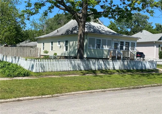 Photo 1 of Single family home for sale at 520 W Martin St, Pittsburg, KS 66762 | MLS# 2618125 | Listing updated on 2026-09-12