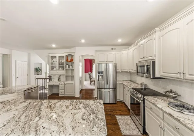 Photo 2 of Single family home for sale at 249 Ne Misty Meadow Dr, Lee's Summit, MO 64064 | MLS# 2618176 | Listing updated on 2026-09-13