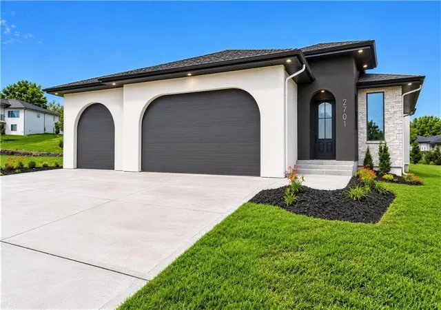Photo 1 of Single family home for sale at 2701 Ne Crestview St, Grain Valley, MO 64029 | MLS# 2618369 | Listing updated on 2026-09-14