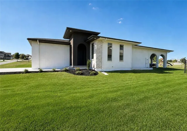 Photo 2 of Single family home for sale at 2701 Ne Crestview St, Grain Valley, MO 64029 | MLS# 2618369 | Listing updated on 2026-09-14