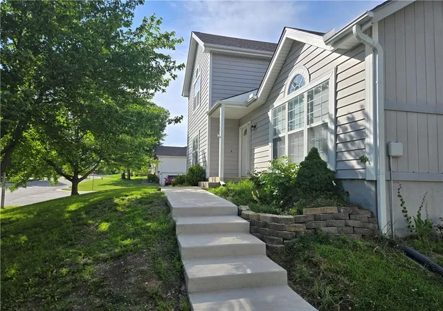 Photo 3 of Single family home for sale at 2128 Sw British Dr, Lees Summit, MO 64081 | MLS# 2618911 | Listing updated on 2026-09-13