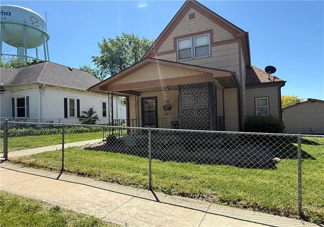 Photo 1 of Single family home for sale at 717 Iowa St, Hiawatha, KS 66434 | MLS# 2619004 | Listing updated on 2026-09-14