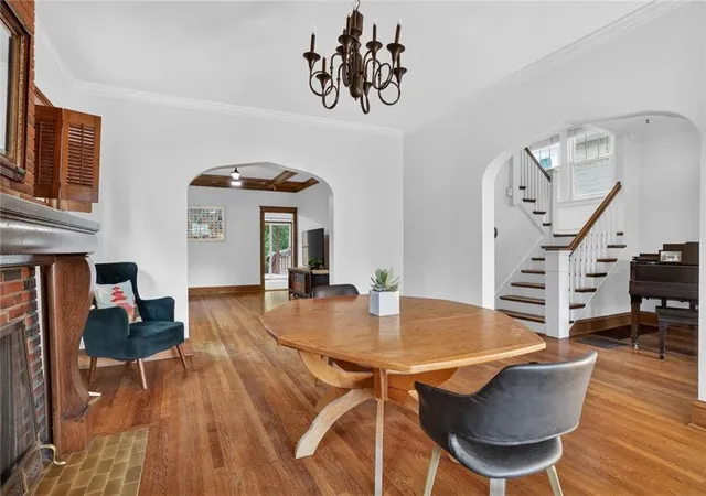 Photo 4 of Single family home for sale at 907 W 32nd Street, Kansas City, MO 64111 | MLS# 2619111 | Listing updated on 2026-09-14
