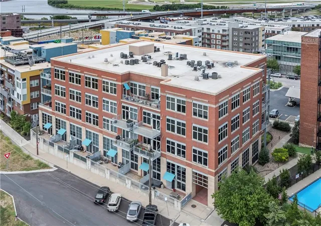 Photo 2 of Condo for sale at 210 W 5th Street #211, Kansas City, MO 64105 | MLS# 2619291 | Listing updated on 2026-09-11