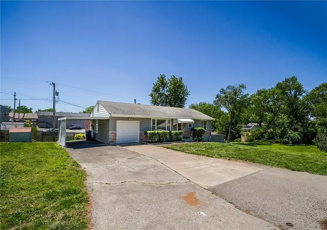 Photo 2 of Sale Pending at 107 Ne 72 Nd Ter, Gladstone, MO 64118 | MLS# 2619394 | Listing updated on 2026-09-09