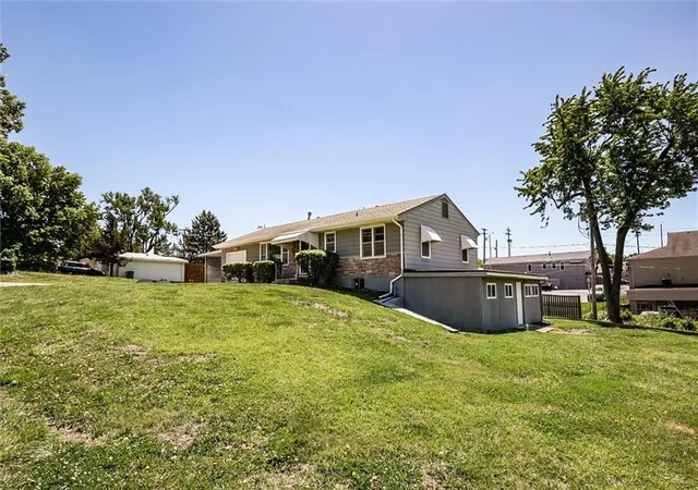Photo 3 of Sale Pending at 107 Ne 72 Nd Ter, Gladstone, MO 64118 | MLS# 2619394 | Listing updated on 2026-09-09
