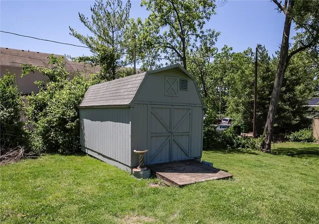 Photo 4 of Single family home for sale at 107 NE 72 Nd Ter, Gladstone, MO 64118 | MLS# 2619394 | Listing updated on 2026-10-10