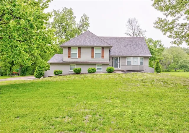 Photo 1 of Sale Pending at 16402 Riggs Rd, Stilwell, KS 66085 | MLS# 2619431 | Listing updated on 2026-10-03