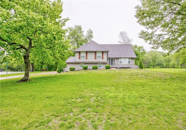 Photo 2 of Sale Pending at 16402 Riggs Rd, Stilwell, KS 66085 | MLS# 2619431 | Listing updated on 2026-10-03