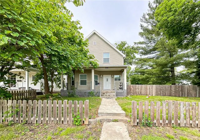 Photo 1 of Single family home for sale at 602 S Washington Ave, Sedalia, MO 65301 | MLS# 2619758 | Listing updated on 2026-09-09