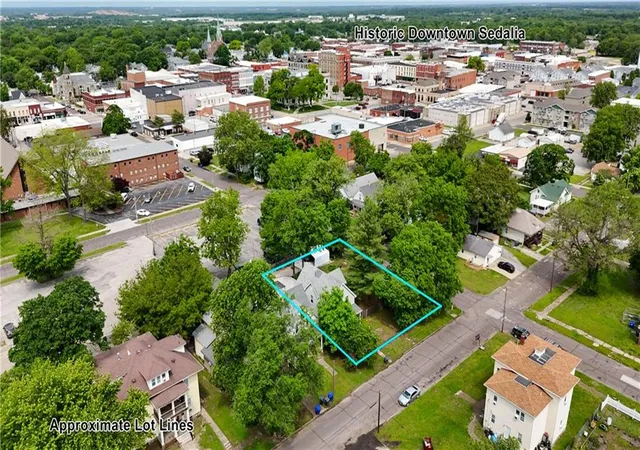Photo 2 of Single family home for sale at 602 S Washington Ave, Sedalia, MO 65301 | MLS# 2619758 | Listing updated on 2026-09-09