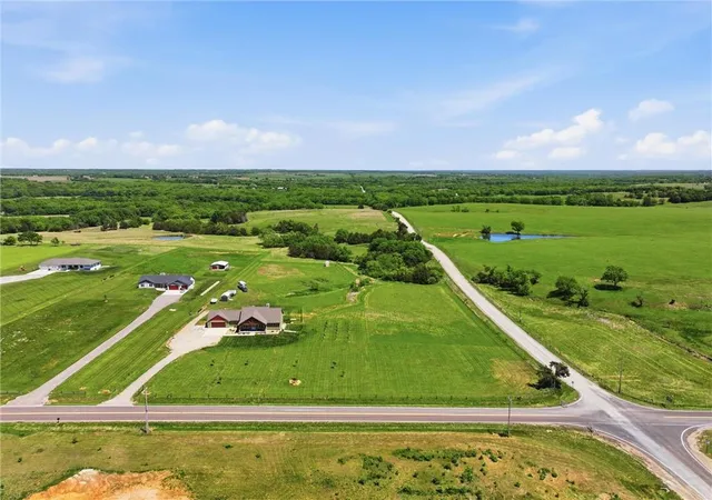 Photo 1 of Single family home for sale at 7630 Se Berryton Rd, Berryton, KS 66409 | MLS# 2620334 | Listing updated on 2026-10-19