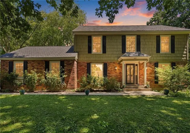 Photo 2 of Sale Pending at 12841 Pembroke Cir, Leawood, KS 66209 | MLS# 2620660 | Listing updated on 2026-09-14