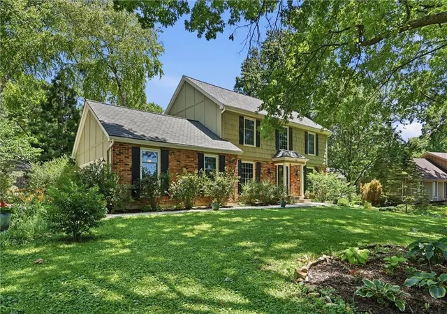 Photo 3 of Sale Pending at 12841 Pembroke Cir, Leawood, KS 66209 | MLS# 2620660 | Listing updated on 2026-09-14