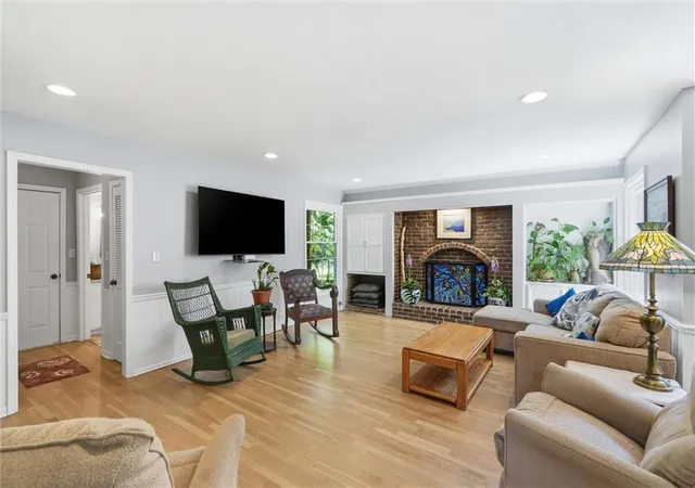Photo 4 of Sale Pending at 12841 Pembroke Cir, Leawood, KS 66209 | MLS# 2620660 | Listing updated on 2026-09-14