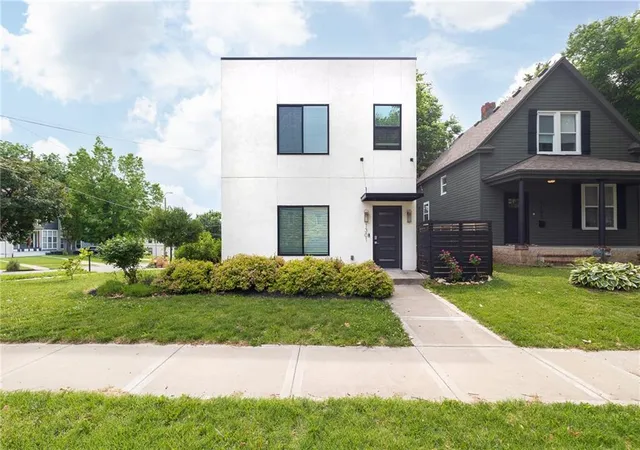 Photo 2 of Single family home for sale at 1301 E 41st Street, Kansas City, MO 64111 | MLS# 2620672 | Listing updated on 2026-09-09