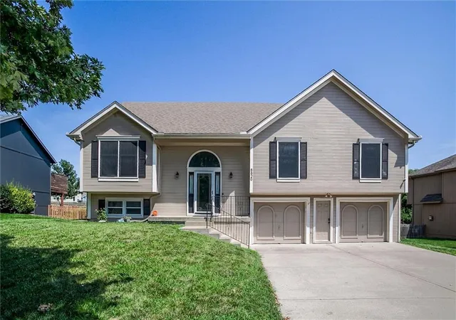 Photo 1 of Sale Pending at 8820 Ne 110th Street, Kansas City, MO 64157 | MLS# 2620969 | Listing updated on 2026-09-14