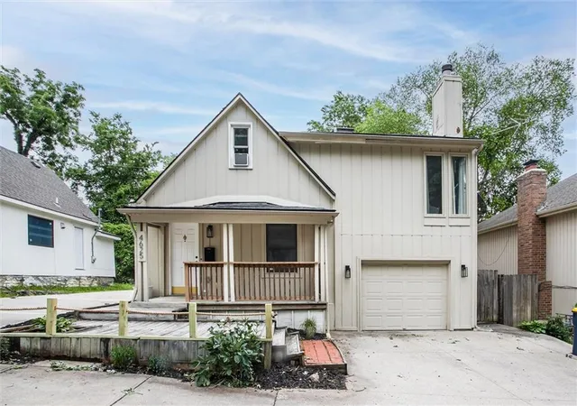 Photo 2 of Single family home for sale at 4625 Bell St, Kansas City, MO 64112 | MLS# 2621019 | Listing updated on 2026-09-10