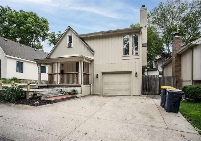 Photo 3 of Single family home for sale at 4625 Bell St, Kansas City, MO 64112 | MLS# 2621019 | Listing updated on 2026-09-10