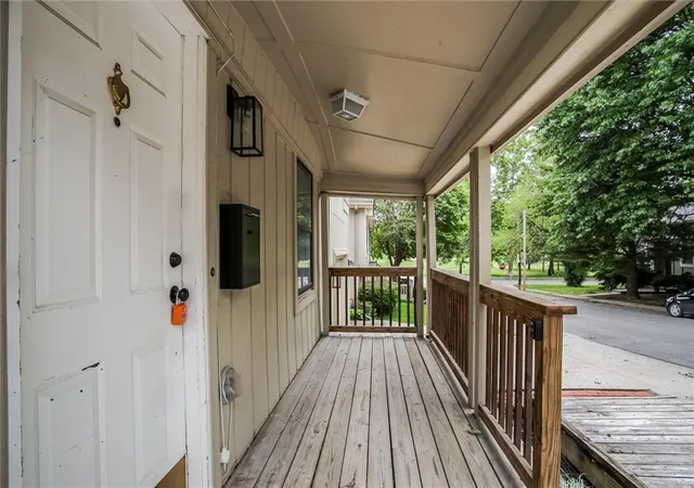 Photo 3 of Single family home for sale at 4625 Bell St, Kansas City, MO 64112 | MLS# 2621019 | Listing updated on 2026-09-10