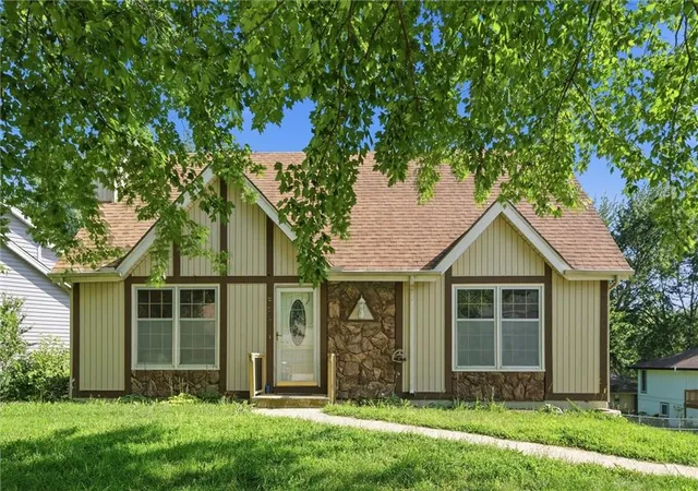 Photo 3 of Single family home for sale at 6718 Brink St, Kansas City, MO 64152 | MLS# 2621195 | Listing updated on 2026-09-13