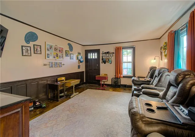 Photo 4 of Single family home for sale at 820 S Glenwood Ave, Independence, MO 64053 | MLS# 2621562 | Listing updated on 2026-09-18