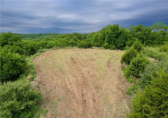 Photo 2 of Sale Pending at 1449 Se Turner Rd S, Saint Joseph, MO 64504 | MLS# 2621655 | Listing updated on 2026-09-11