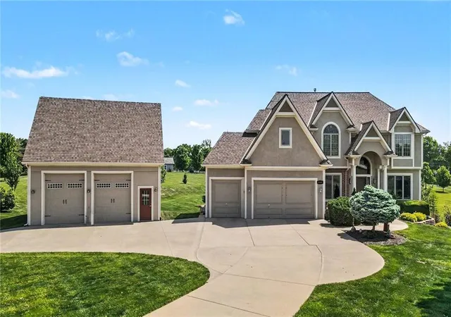 Photo 1 of Single family home for sale at 25162 176th Street, Leavenworth, KS 66048 | MLS# 2621759 | Listing updated on 2026-09-12
