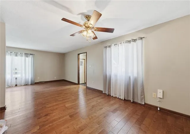 Photo 4 of Sale Pending at 8399 Waukomis Dr, Kansas City, MO 64151 | MLS# 2622006 | Listing updated on 2026-10-02