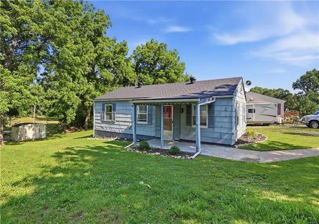 Photo 3 of Sale Pending at 1312 Newman St, Leavenworth, KS 66048 | MLS# 2622112 | Listing updated on 2026-09-10