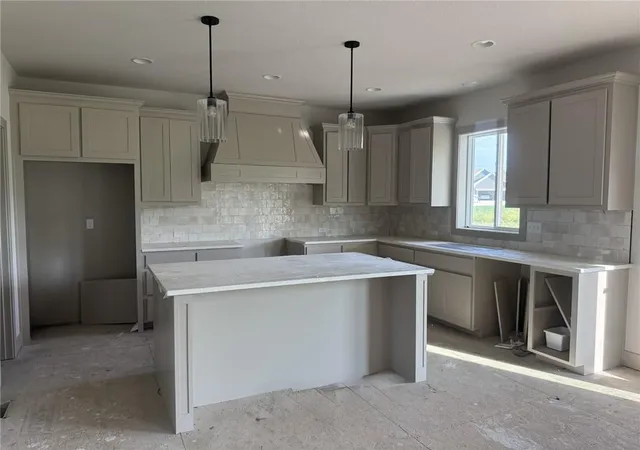 Photo 3 of Single family home for sale at 10507 N Highland Pl, Kansas City, MO 64155 | MLS# 2622208 | Listing updated on 2026-09-14
