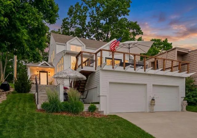 Photo 2 of Single family home for sale at 252 Apache Trl W, Lake Quivira, KS 66217 | MLS# 2622228 | Listing updated on 2026-10-14