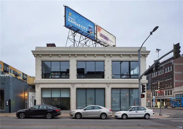 Listing Photo 4 - Condo for sale in building located at 1904 Main St, Kansas, MO 64108 - Unit #3S