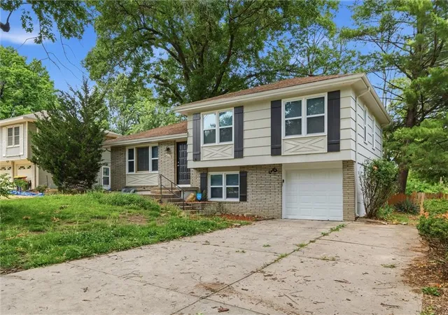 Photo 3 of Single family home for sale at 7910 E 93rd Terrace, Kansas City, MO 64138 | MLS# 2622538 | Listing updated on 2026-09-14