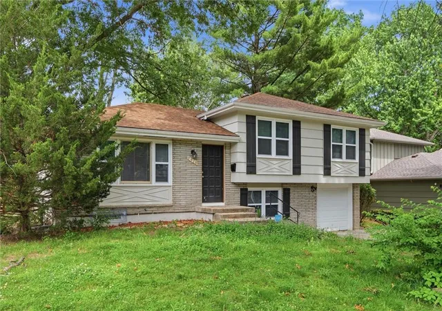 Photo 3 of Single family home for sale at 7910 E 93rd Terrace, Kansas City, MO 64138 | MLS# 2622538 | Listing updated on 2026-09-14