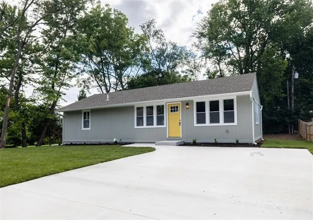 Photo 2 of Sale Pending at 106 Baldwin St, Belton, MO 64012 | MLS# 2622595 | Listing updated on 2026-09-11