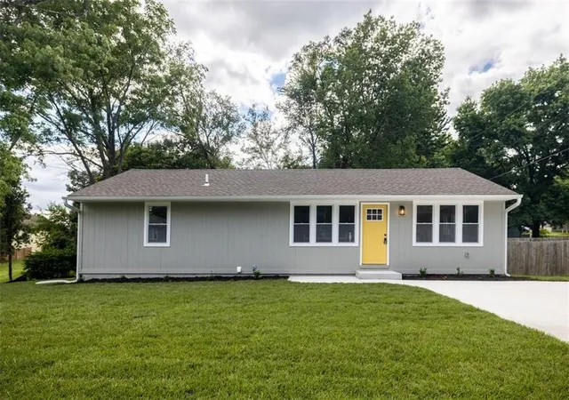 Photo 3 of Sale Pending at 106 Baldwin St, Belton, MO 64012 | MLS# 2622595 | Listing updated on 2026-09-11