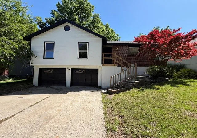 Photo 1 of Single family home for sale at 917 Ne 108th Terrace, Kansas City, MO 64155 | MLS# 2622886 | Listing updated on 2026-09-14