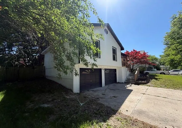 Photo 2 of Single family home for sale at 917 Ne 108th Terrace, Kansas City, MO 64155 | MLS# 2622886 | Listing updated on 2026-09-14