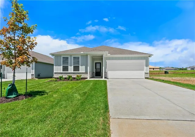 Photo 3 of Sale Pending at 21395 Cleveland St, Spring Hill, KS 66083 | MLS# 2623059 | Listing updated on 2026-09-28