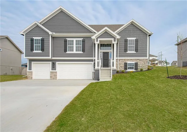Photo 1 of Sale Pending at 1108 Oak Ridge St, Kearney, MO 64060 | MLS# 2623154 | Listing updated on 2026-09-15