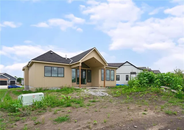 Photo 3 of Single family home for sale at 1223 Larkspur Pl, Raymore, MO 64083 | MLS# 2623733 | Listing updated on 2026-09-19