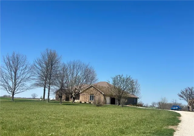 Photo 2 of Sale Pending at 169 Ne County Rd V, Warrensburg, MO 64093 | MLS# 2623782 | Listing updated on 2026-09-11