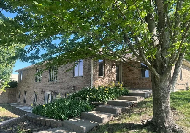 Photo 4 of Sale Pending at 169 NE County Rd V, Warrensburg, MO 64093 | MLS# 2623782 | Listing updated on 2026-09-11