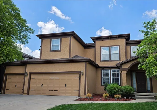 Photo 4 of Sale Pending at 23884 W 124th Court, Olathe, KS 66061 | MLS# 2623872 | Listing updated on 2026-10-09