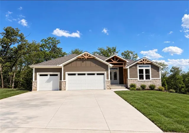 Photo 2 of Single family home for sale at 1503 Stonewall Dr, Oak Grove, MO 64075 | MLS# 2624123 | Listing updated on 2026-09-15