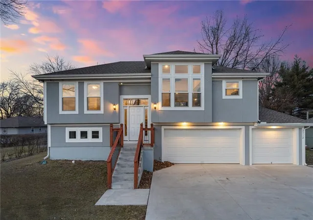 Photo 2 of Single family home for sale at 2312 Ne 72nd Street, Kansas City, MO 64118 | MLS# 2624401 | Listing updated on 2026-09-14
