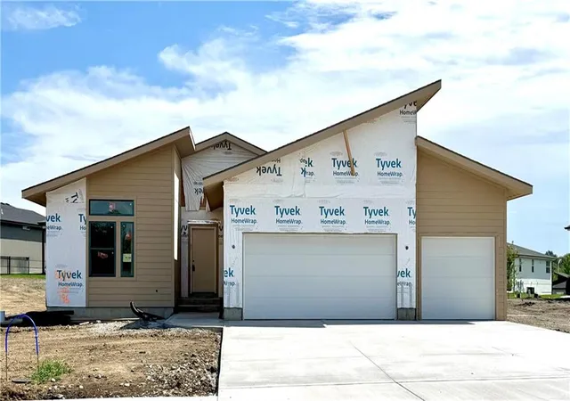 Single family home for sale at 8413 NW 90th Terrace, Kansas City, MO 64153 | MLS# 2624710